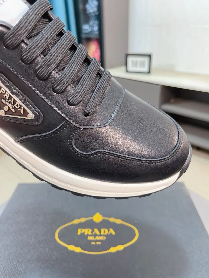 Men's shoes 💰420🌹🌹High-quality new Prada counters are launched simultaneously. The new men's shoes and 😘fabrics are selected from imported mesh and glue-spraying technology. Imported cowhide lining. 👍🏿High-end☄️Open-molded non-slip rubber outsole, exquisite lines, simple and elegant, comfortable and high-end for leisure travel. Code number: 38 to 44